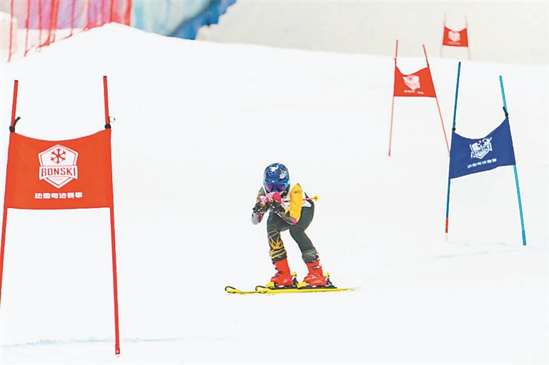 展现出精湛, 内滑雪场拉, cn